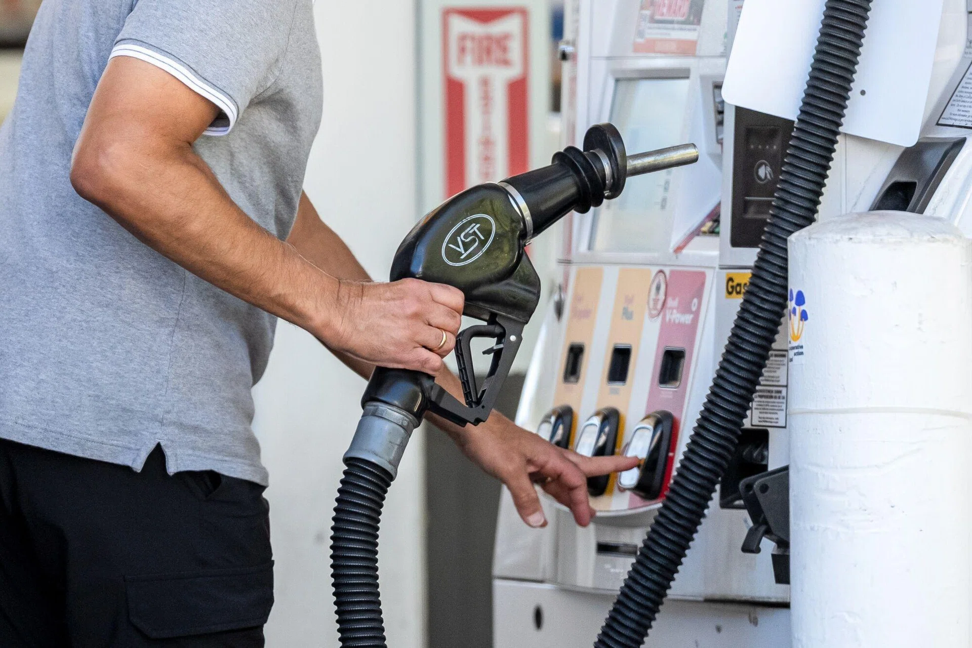 Oil rebounds after sell-off as talks to end Iran war remain uncertain