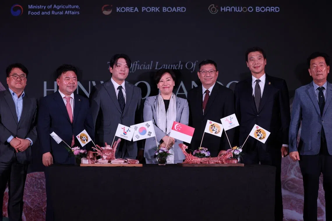 Culinary Class Wars judge Anh Sung-jae (third from left) with South Korea's Minister of Agriculture, Food and Rural Affairs Song Mi-ryeong (centre), Korean Hanwoo Board chairman Min Kyungcheon (extreme right) and Korea Handon Board chairman Lee Kihong (second from left).