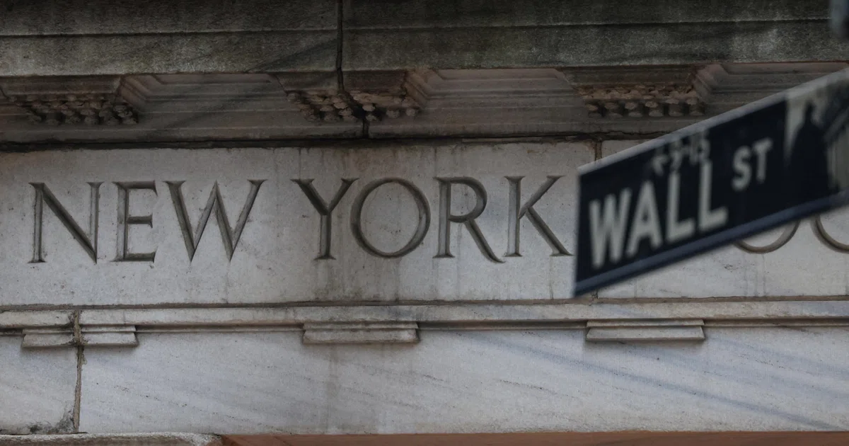 US stocks fall as higher oil prices, Treasury yields weigh