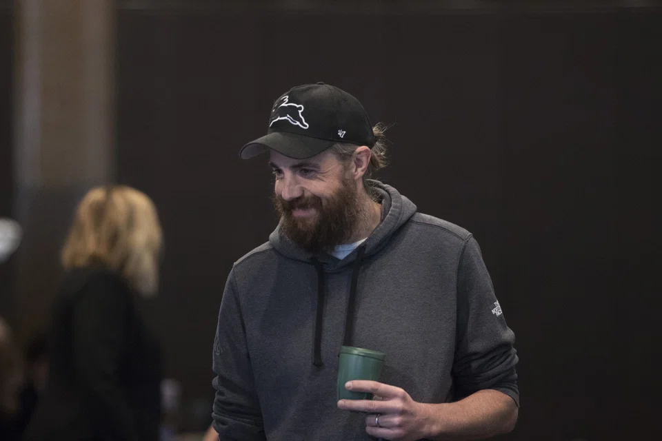 Australian billionaire Mike Cannon-Brookes’ audacious project to ship solar to Singapore may still be in the running. 