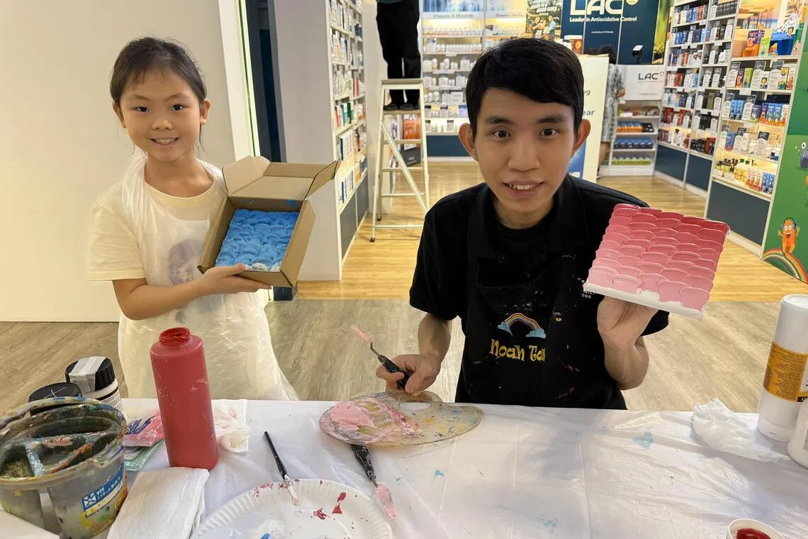 Noah Tan, one of the winners at the inaugural UOL X ART:DIS Art Prize in 2023, runs a workshop on textured art techniques.