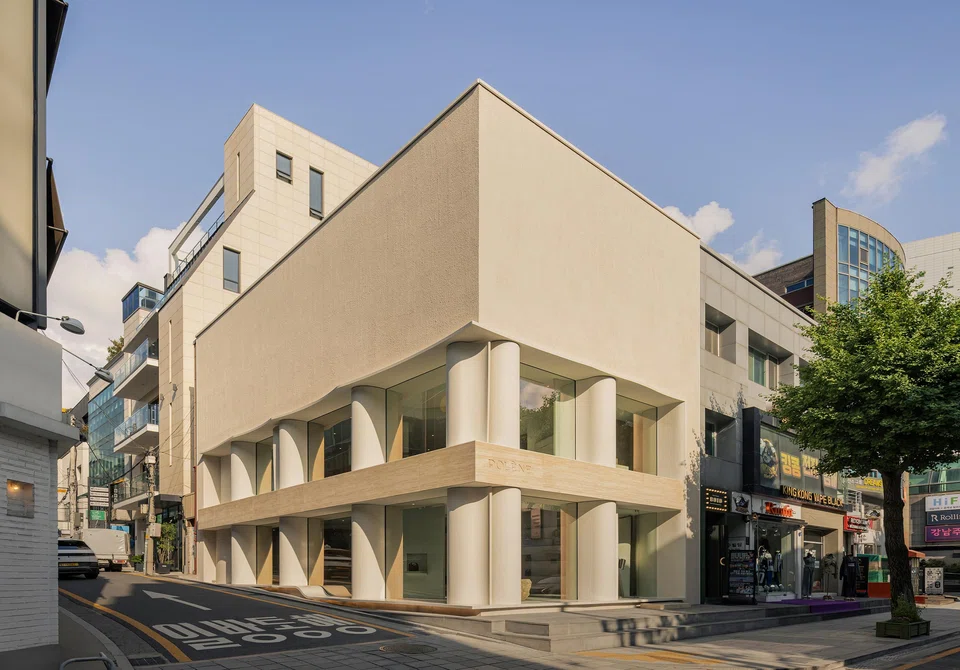 French handbag brand Polene opened its second store in Seoul.


