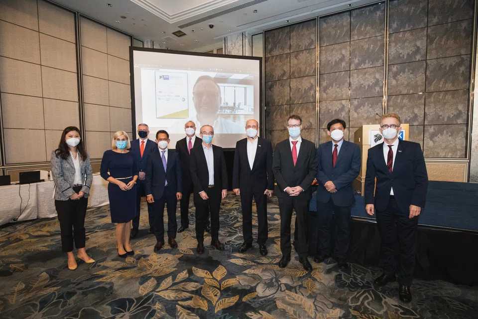 SGC Board members at the chamber's annual general meeting on March 23 at Shangri-La Singapore. Standing from left: Shirley Qi, Evonik (SEA); Andrea Lorenz, Richard Wolf Singapore; Friedhelm Best, Hima Asia Pacific; Dr Thai Lai Pham, Siemens; Dr Burkhard Ziegenhorn, Deutsche Bank, Singapore Branch; Holger Lindner, TÜV SÜD Group; Jens Rübbert (seen on screen), SGC president, Landesbank Baden-Württemberg (LBBW); Martin Hayes, Robert Bosch (South East Asia), Dr Claus Trenner, Luther Corporate Services; Sam Chee Wah, Feinmetall Singapore; and Dr Tim Philippi, Singaporean-German Chamber of Industry and Commerce. 
