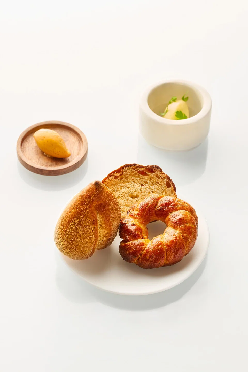 Araya serves freshly baked Chilean bread.