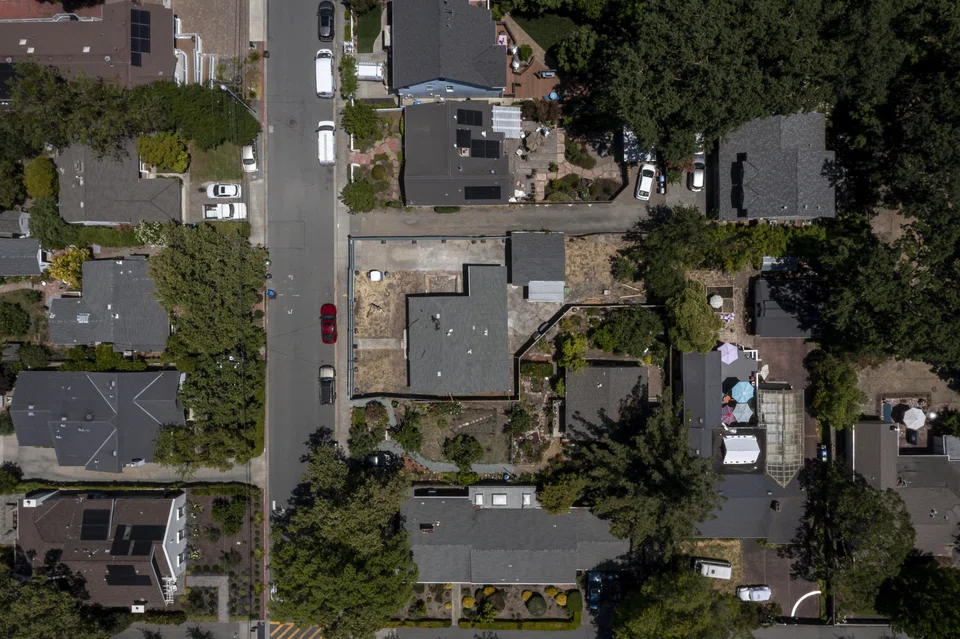 The contract rate on a 30-year fixed mortgage slipped five basis points to 6.82 per cent in the week ended Jul 19.