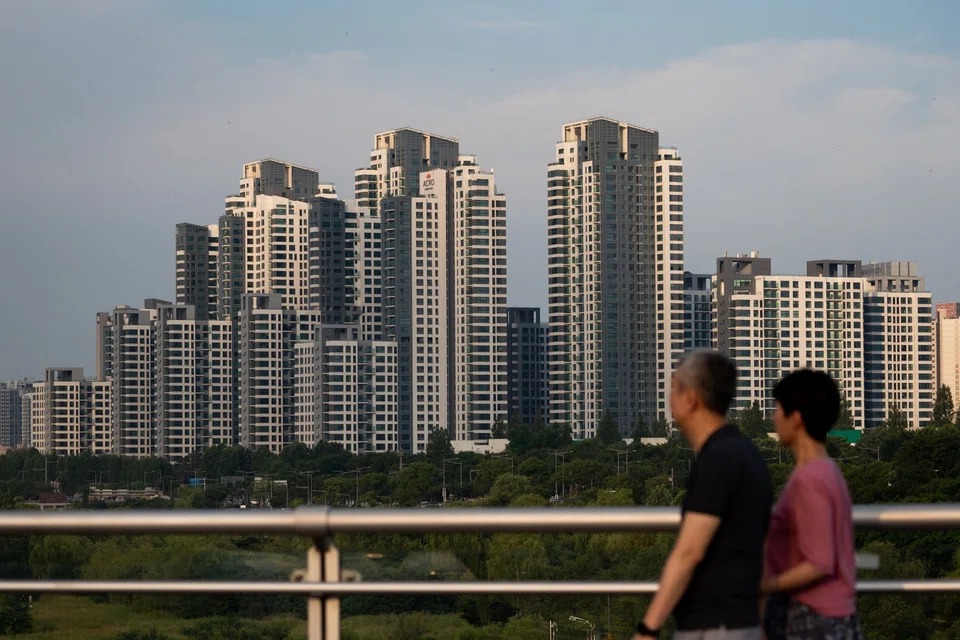 House prices fell 4.4 per cent in February from the elevated levels of the previous year.