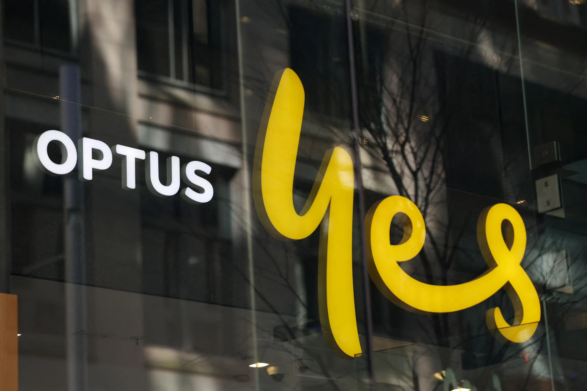 CEO of Singtel-owned Optus says he has no plans to resign in fiery probe into fatal outage