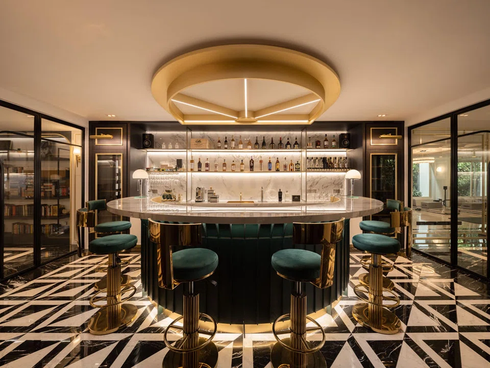 The curved bar counter in the Emerald Bar has the "wow" factor.