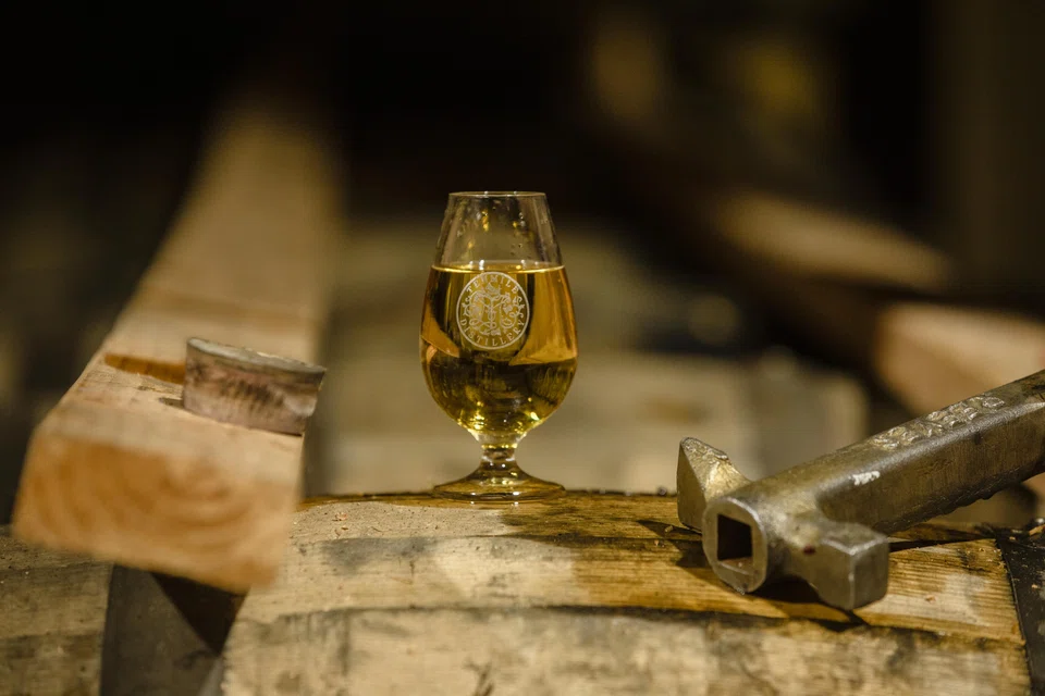 Tenmile Distillery in Dutchess County, New York aspires to produce a whiskey that in its aroma, palate and texture closely approximates single malt scotch.