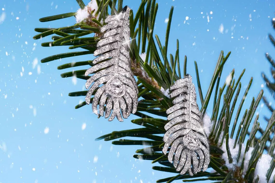 Plume de Paon pendant earrings in white gold with diamonds (S$165,000).