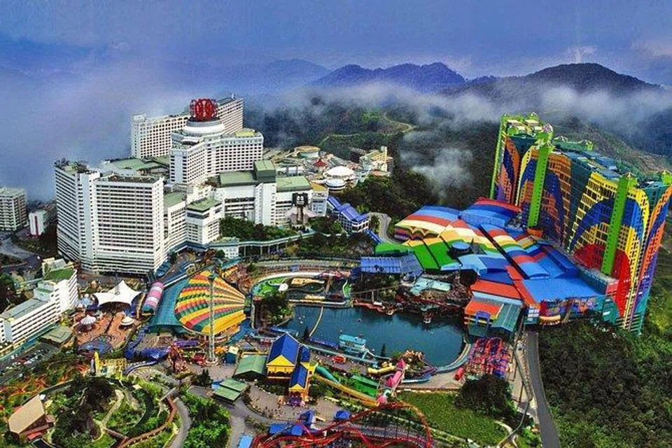 Genting Bhd has offered RM2.35 per share, a 9.8 per cent premium to Genting Malaysia’s last price of RM2.14 before trading in its shares was halted on Monday.