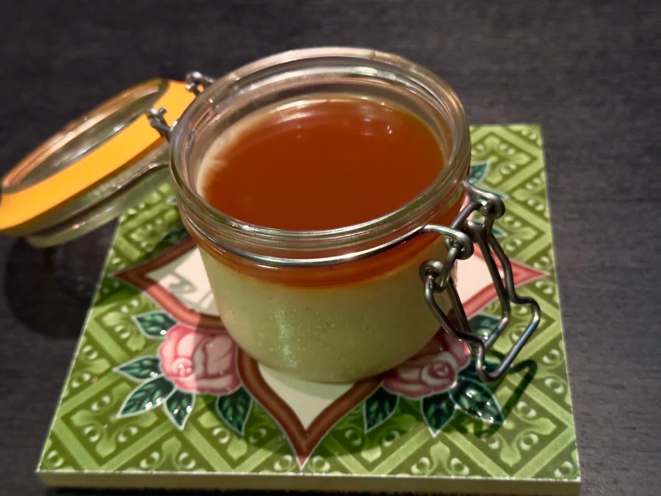 The rich vanilla pudding and salted caramel sauce.