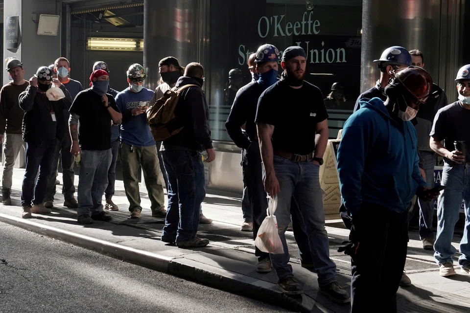 A series high 4.4 per cent of respondents said they expected to lose their job, versus 3.9 per cent in the survey a year ago.