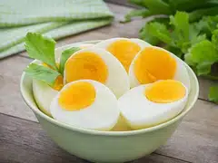 Cooking an egg is a delicate art because the yolk and the white do not cook at the same temperature.