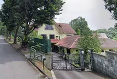 The Good Class Bungalow that belonged to late architect Ho Kok Hoe is changing hands at a 15% discount to its listed price.