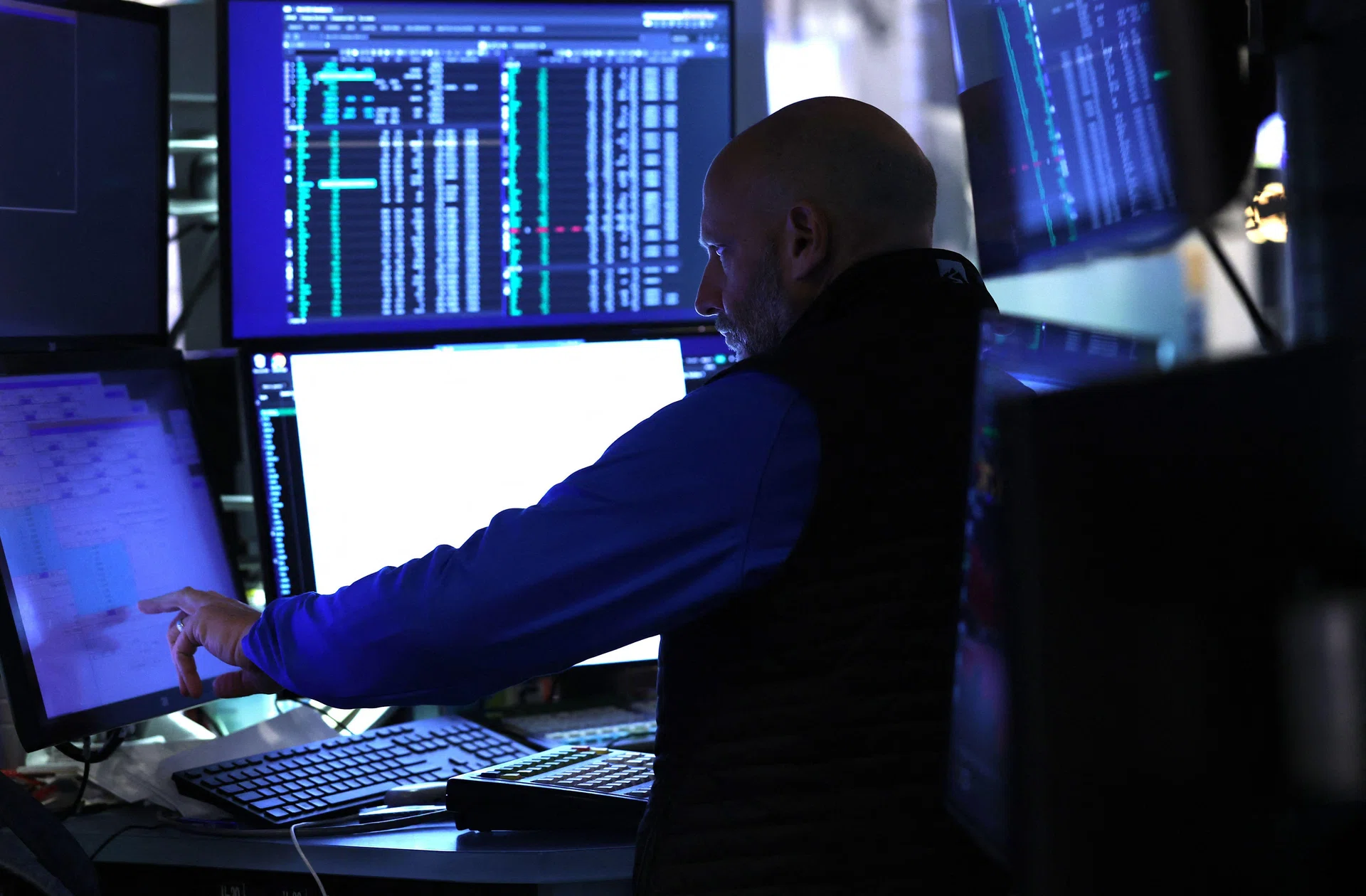 US: Wall Street indices open higher on AI boost