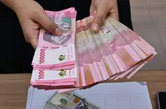 The rupiah has been under pressure throughout October as the market lowered expectations for an aggressive Fed rate cut.
