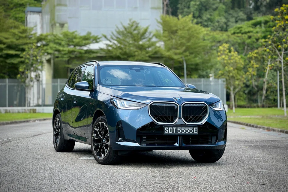 The new X3 is a striking car in the flesh, with its smooth creases and origami-like boxiness lending it plenty of gravitas, and playing up its size.