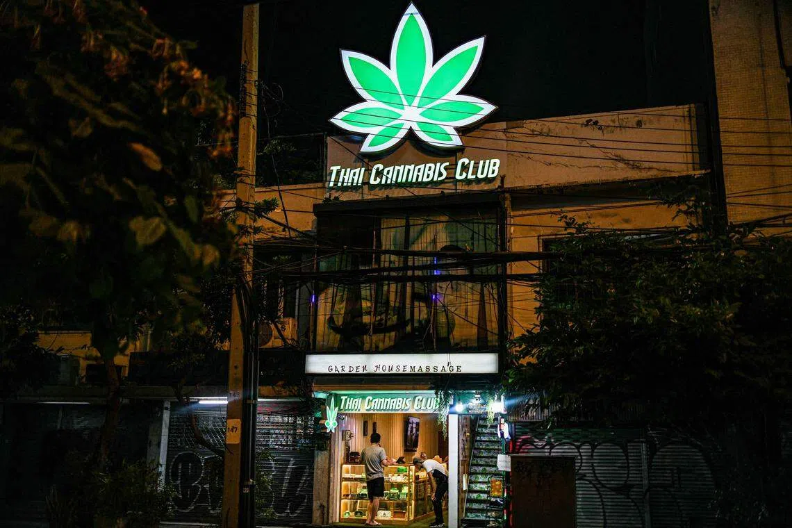 Nearly 2,000 signatures were collected in support of a legal petition to stall the government’s move to reclassify marijuana as a narcotic.