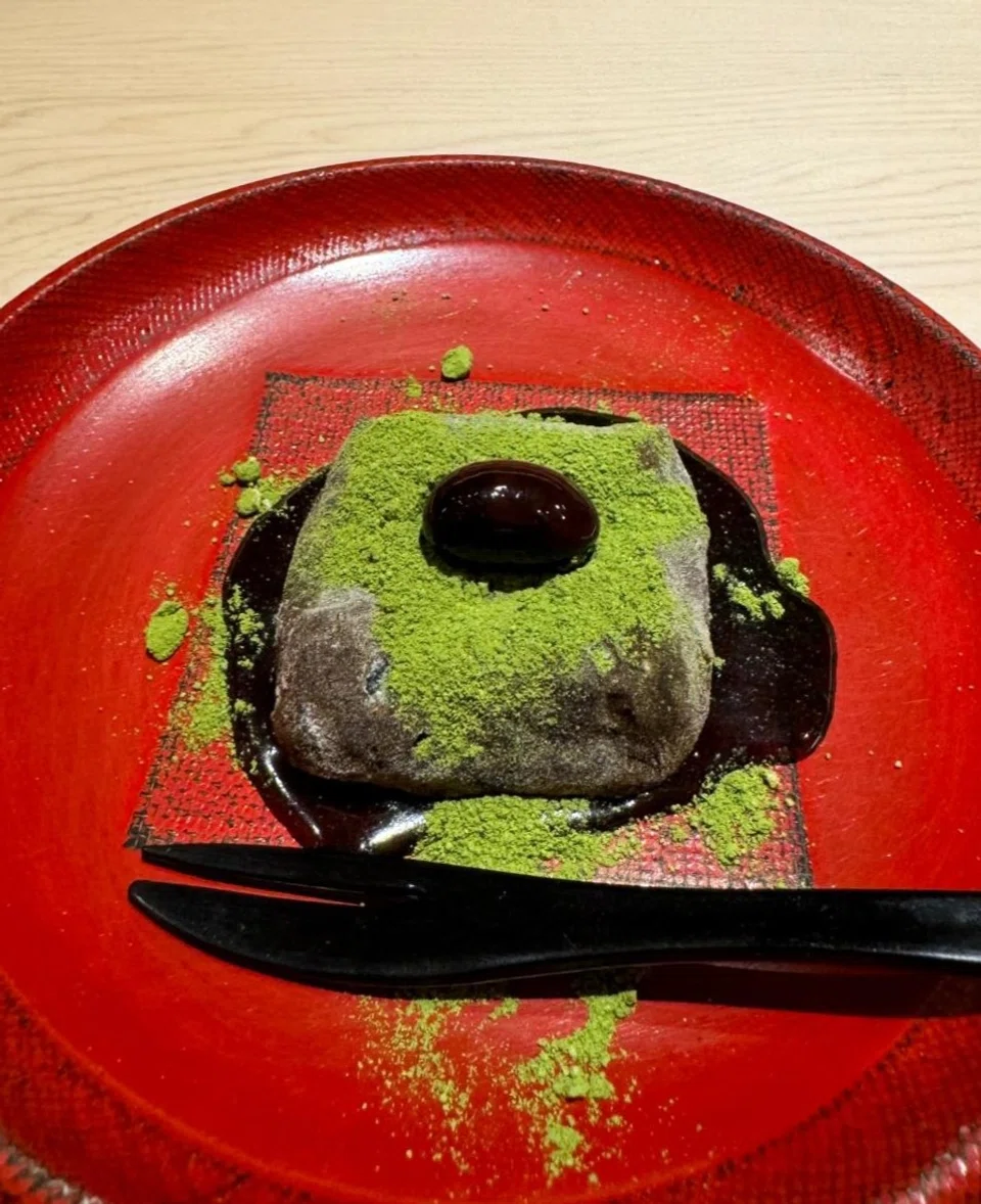 Warabi mochi dusted with matcha and black bean powder.