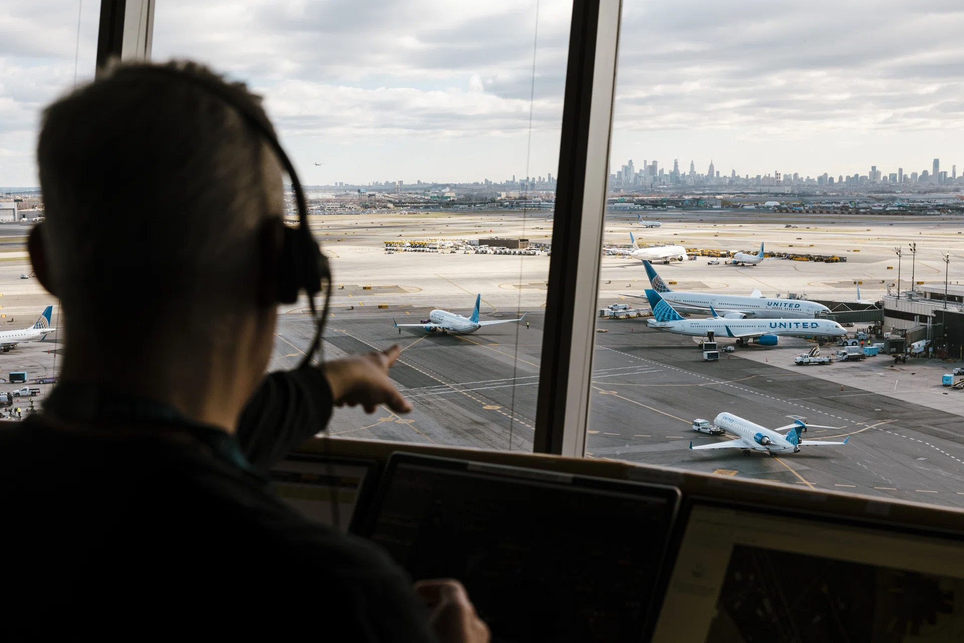 US prepares air-traffic overhaul as vulnerabilities rock Newark