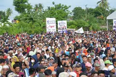 Thousands of Indonesians at an election campaign rally in South Sulawesi on Jan 17. The three presidential candidates have each promised to roll out policies if they are successful at the Feb 14 poll.