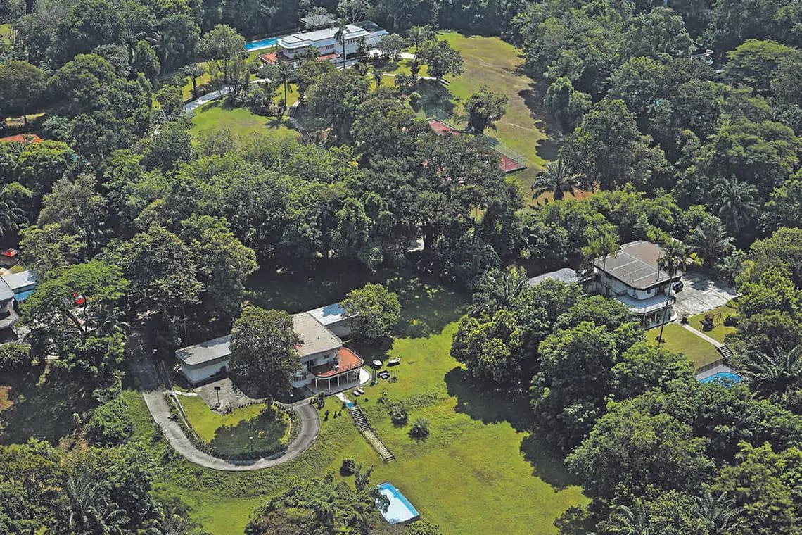 Trading in ultra-luxe homes slows