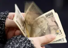 Yen option traders remain optimistic on the currency over the next week, month and quarter, although bullish sentiment has eased since early September. 