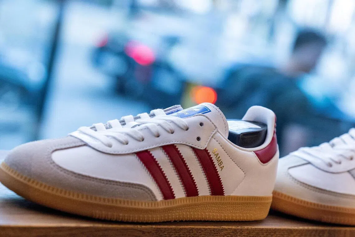 Even the fashion sneaker, a kind of hybrid between sporty and smart, is evolving more towards the latter.