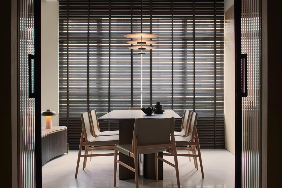 New fluted-glass doors open from the kitchen to the dining area. 