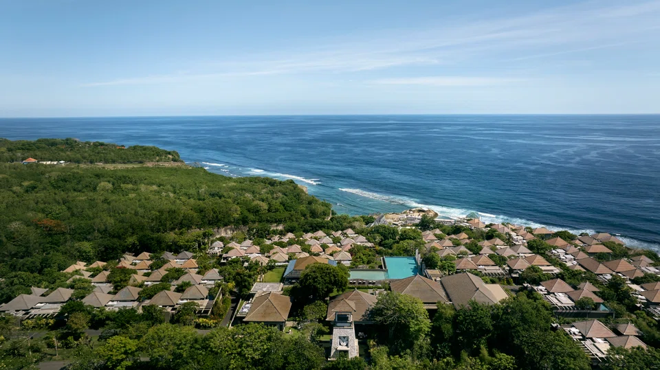 Umana Bali overlooks the sacred site of Melasti Beach.