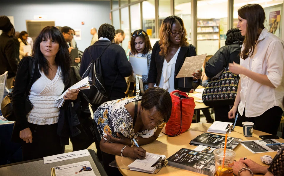 Initial claims for state unemployment benefits dropped 8,000 to a seasonally adjusted 220,000 for the week ended Nov 15.