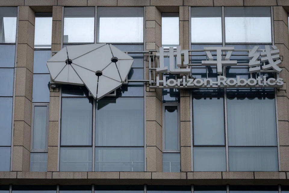 Horizon Robotics sold 1.355 billion shares in a price range of HK$3.73 to HK$3.99 each.