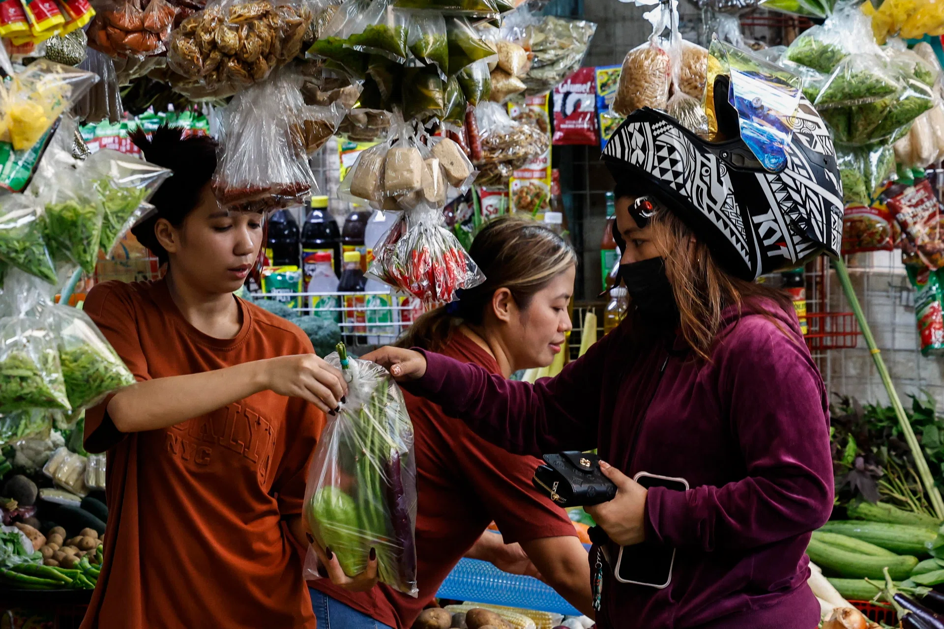 Philippines’ Q4 growth skids to 5-year low, raises odds of further rate cuts