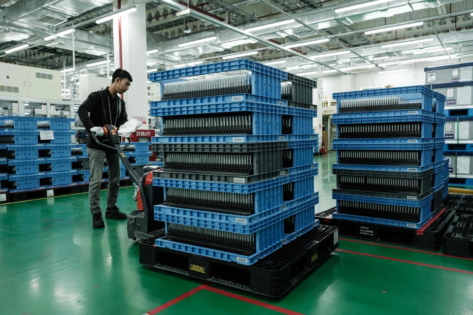 Indonesia's manufacturing and construction sectors were among the top contributors to growth in the third quarter, its statistics bureau said.