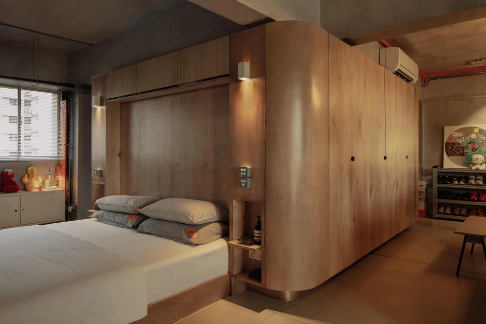 The central cabinet conceals the bed to provide some privacy despite there being no separate bedroom. 