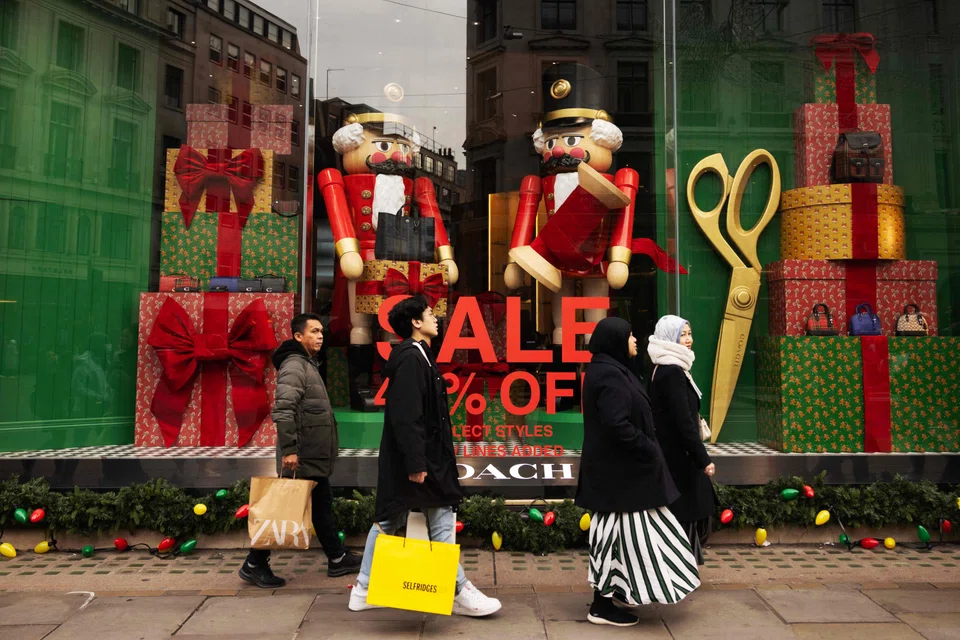 The British Retail Consortium said spending in store chains rose by 4.2 per cent in annual terms in January, weaker than December’s 6.9 per cent rise and lagging behind inflation which signified a fall in sales volumes. 