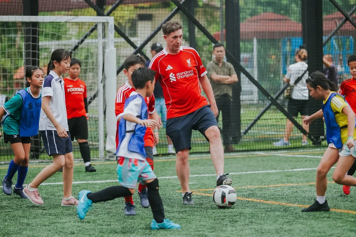 Fowler conducted drills for close to 100 children – aged between seven and 12 – at The Cage@Dempsey.