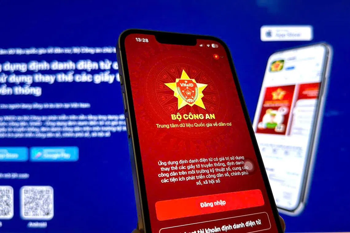 Nearly three-quarters of household heads have VNeID accounts that have undergone full identity verification, says a police department's report.