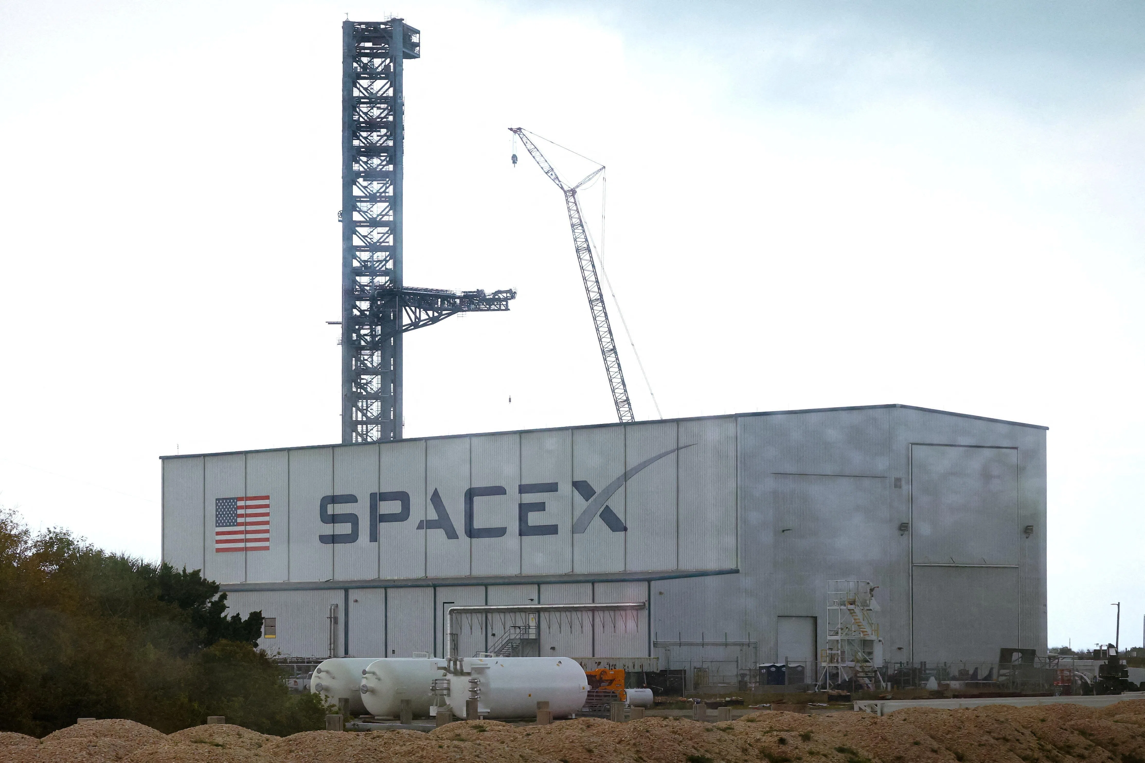 SpaceX lowers IPO valuation target to at least US$1.8 trillion - The  Business Times