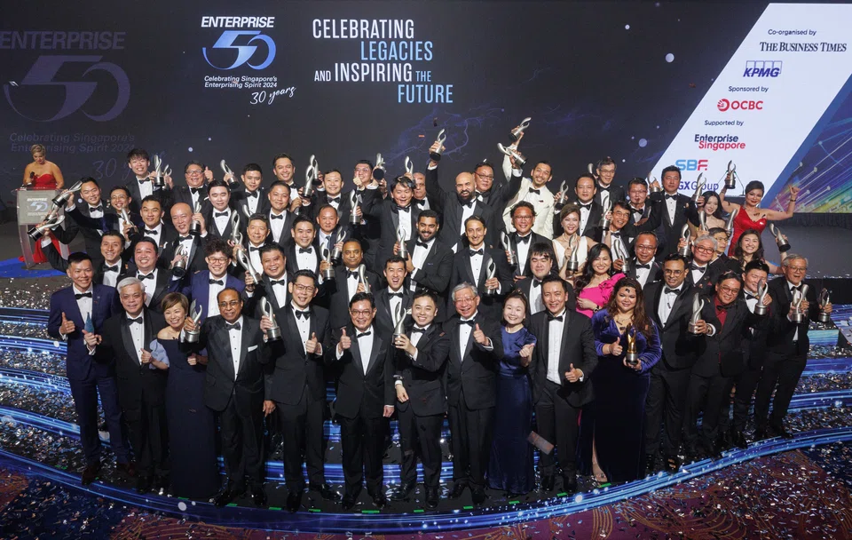 E50 winners, guest of honour, Deputy Prime Minister Heng Swee keat (front row, sixth from left); organisers and sponsor of the E50 gala event at the end of the evening’s programme.