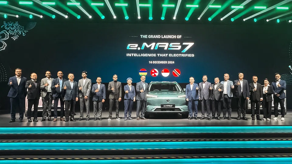 The official announcement of the distribution agreement between Proton and its distributors, including Vincar, on Dec 16 in Kuala Lumpur, Malaysia. 