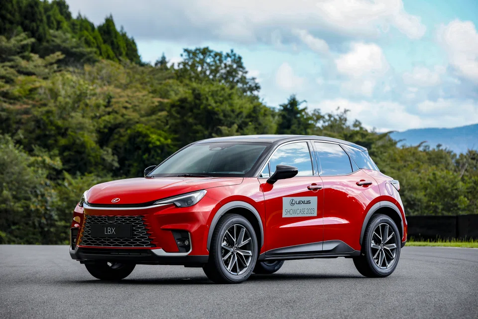 Despite its compact size, the LBX’s smooth curves, black roof and no-nonsense stare give it a premium look. 