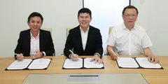 (From left) Joshua Tan, CEO of TNT Surveillance; Lim Tien Hock, CEO of SBS Transit Bus Business; Bill Wang, CEO of Streamax ink an MOU to develop the braking system.