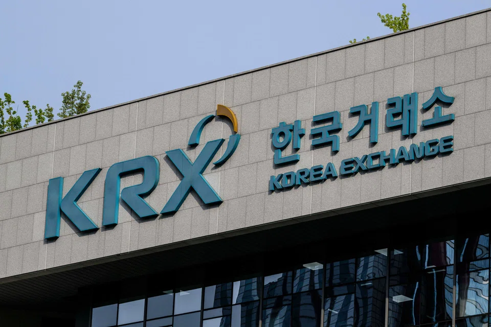 Korea Exchange said the index will be made up of 100 profitable local companies deemed to have strong shareholder return policies and a track record of complying with government initiatives to narrow a “Korea discount” on stock prices.