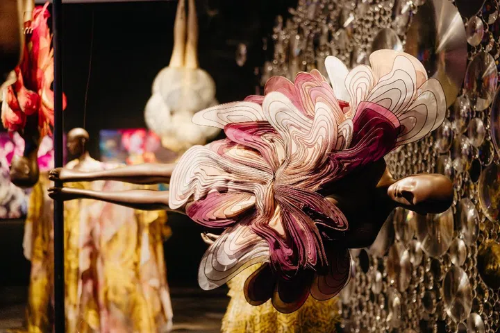 iris van herpen exhibit art science museum singapore sg iris van herpen: sculpting the senses