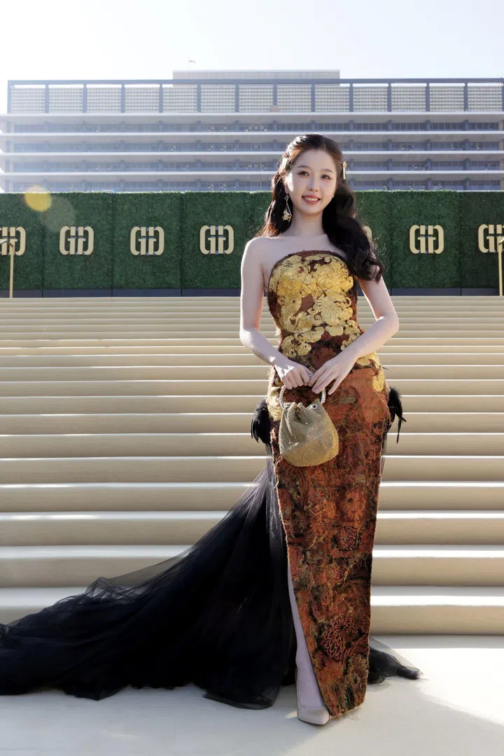 Esther Yu 2026 Gold Gala outfit fashion