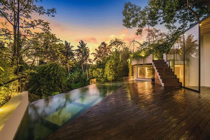 Jungle-edge infinity pool villa (Ubud, Bali, Indonesia)