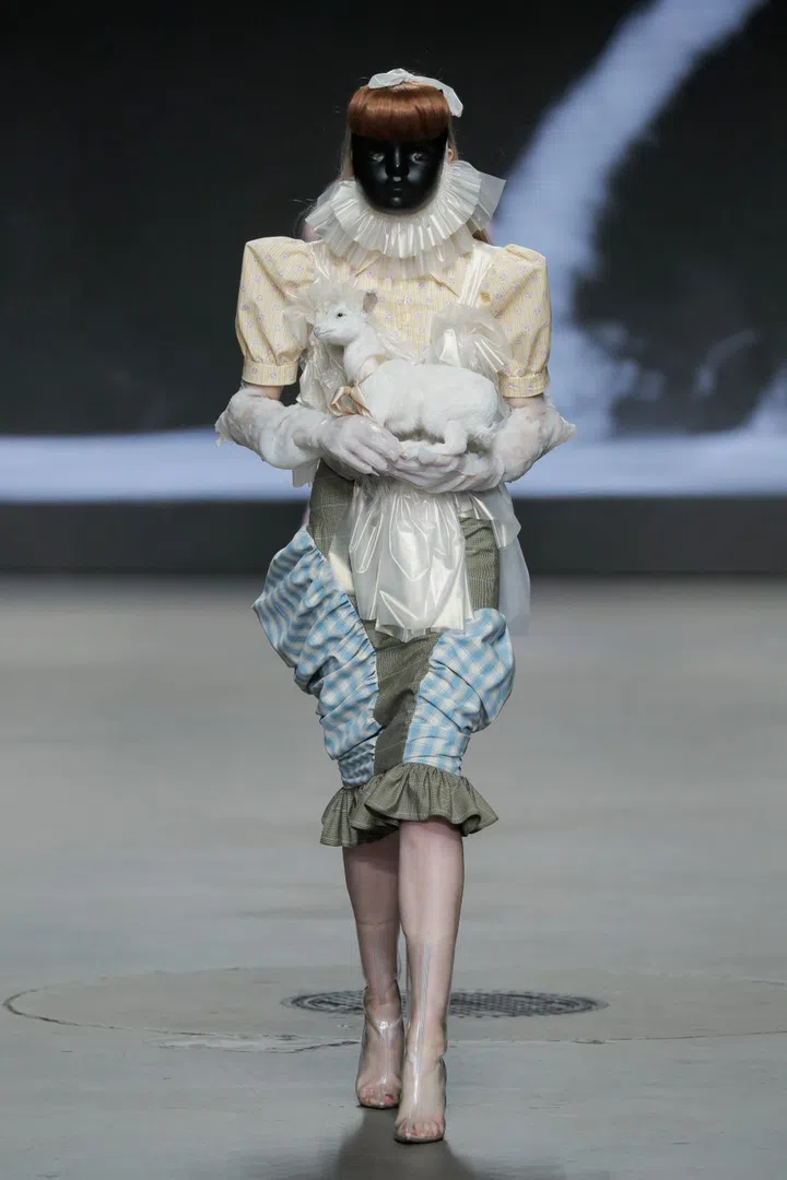 LICHTING RACHAEL CHEONG CATWALK AMSTERDAM FASHIONWEEK SS18