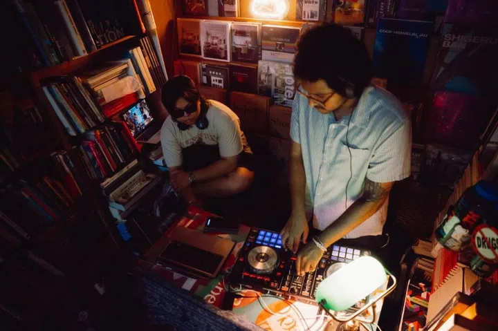 kopicatsss dj event bookstore